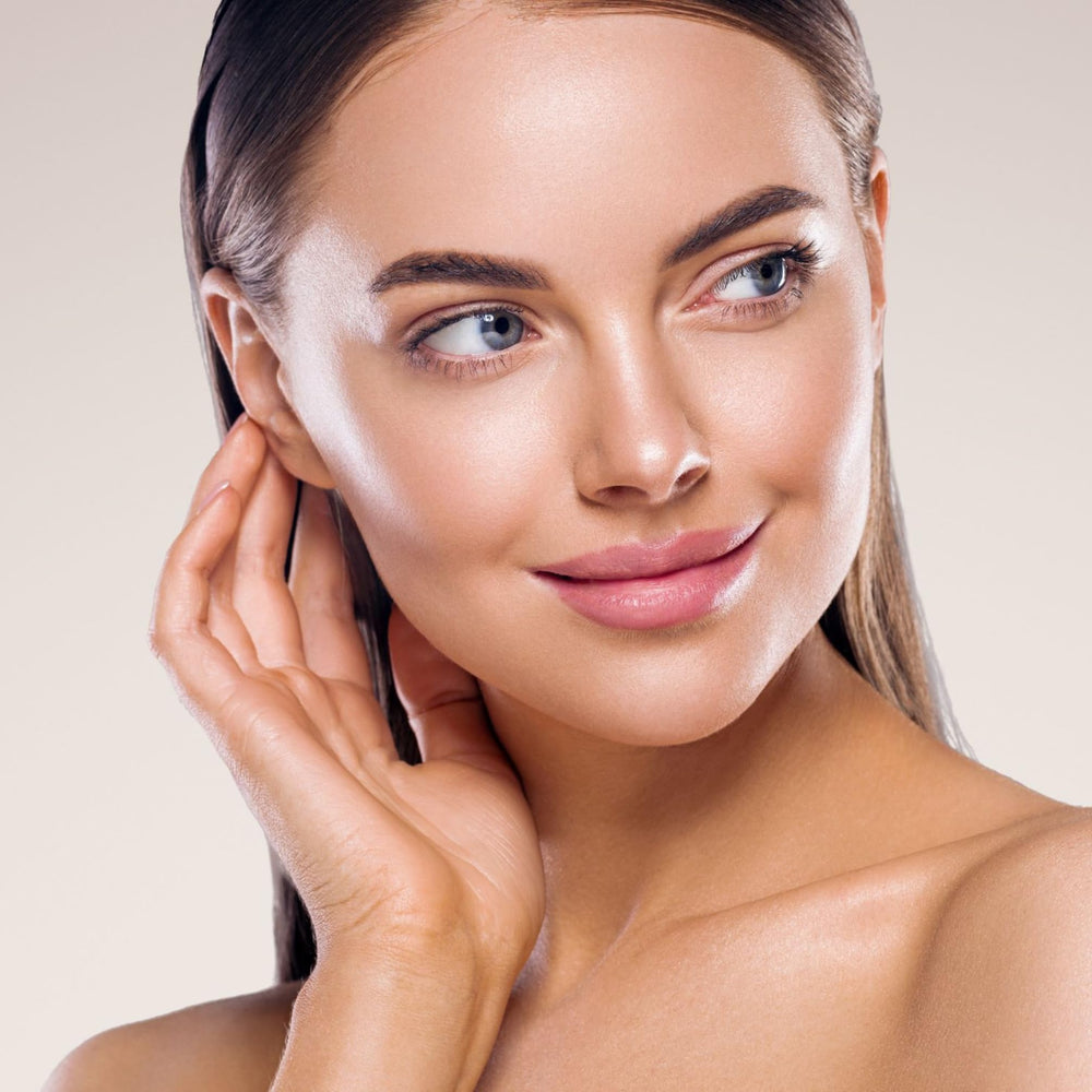 M. Asam Magic Finish Satin Blush contains hyaluronic acid for comfortable wear.