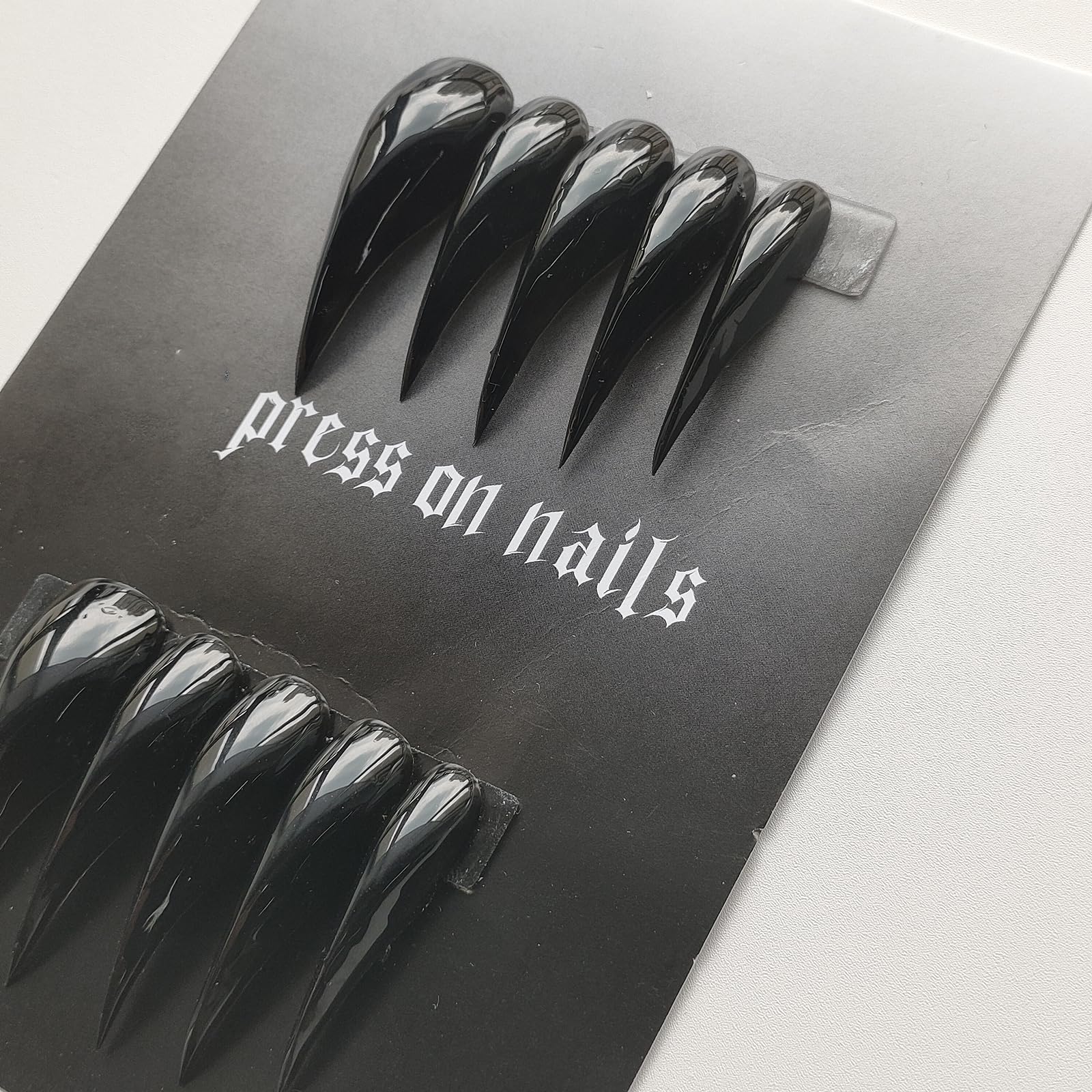 MABKJLF complete nail-kit with 10 nails and glue for easy application