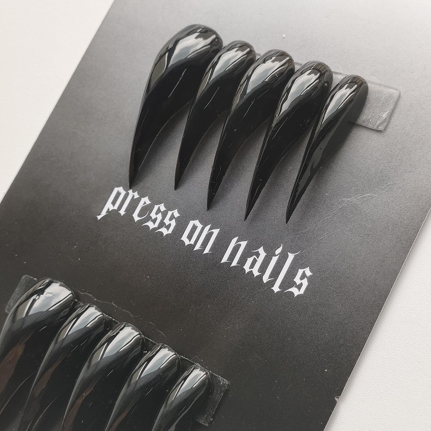 MABKJLF eagle-claw nails on hand with glossy black finish for home manicure