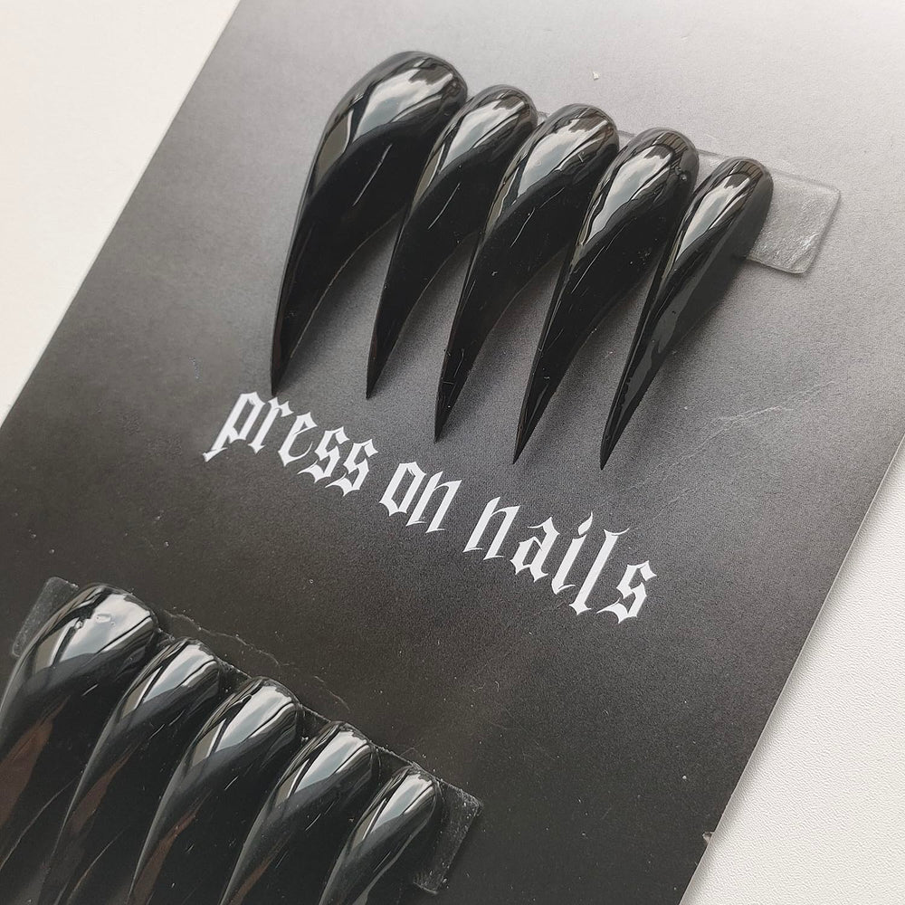 MABKJLF eagle-claw nails on hand with glossy black finish for home manicure