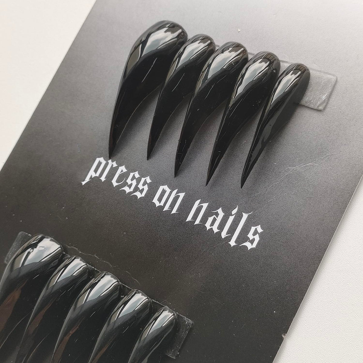 MABKJLF eagle-claw nails on hand with glossy black finish for home manicure
