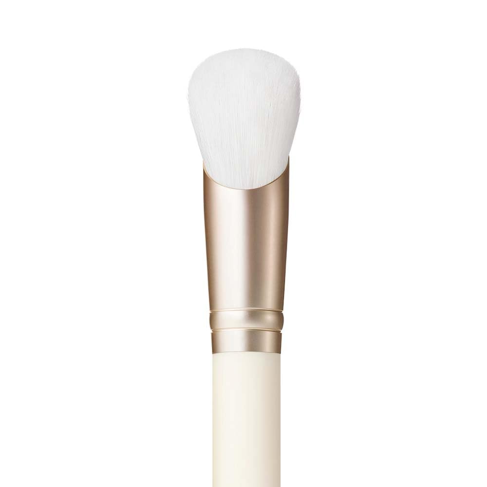 MAC 001 Serum + Moisturizer Brush with silky bristles massages formulas into skin gently.