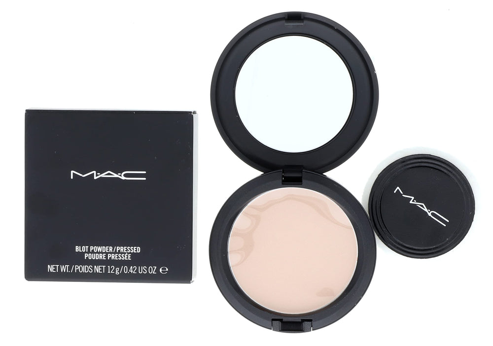 MAC Blot Powder Medium closeup texture illustrates oil absorption without color change.