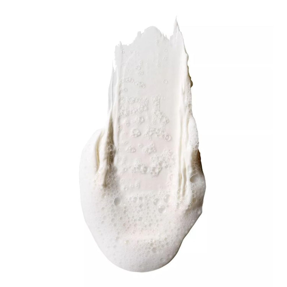 Mac Cosmetics Hyper Real Fresh Canvas cleanser lather shows creamy-to-foam transition for refreshed skin.