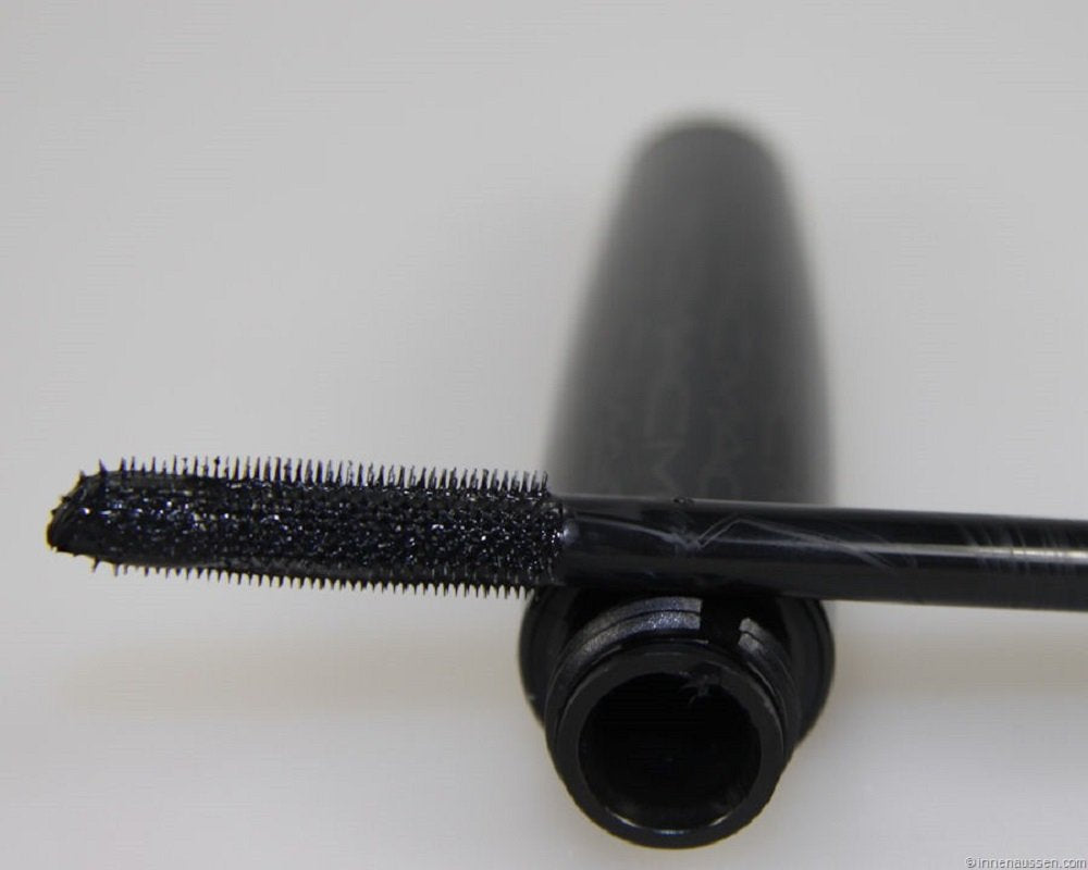 MAC mascara wand close-up highlights the thick brush for fuller lash look.