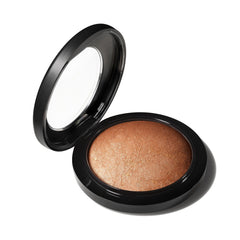 MAC Mineralize Skinfinish Global Glow swirled texture reveals luminous highlight and soft glow