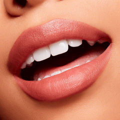 MAC Powder Kiss Velvet Blur Slim Stick emballage compact et élégant