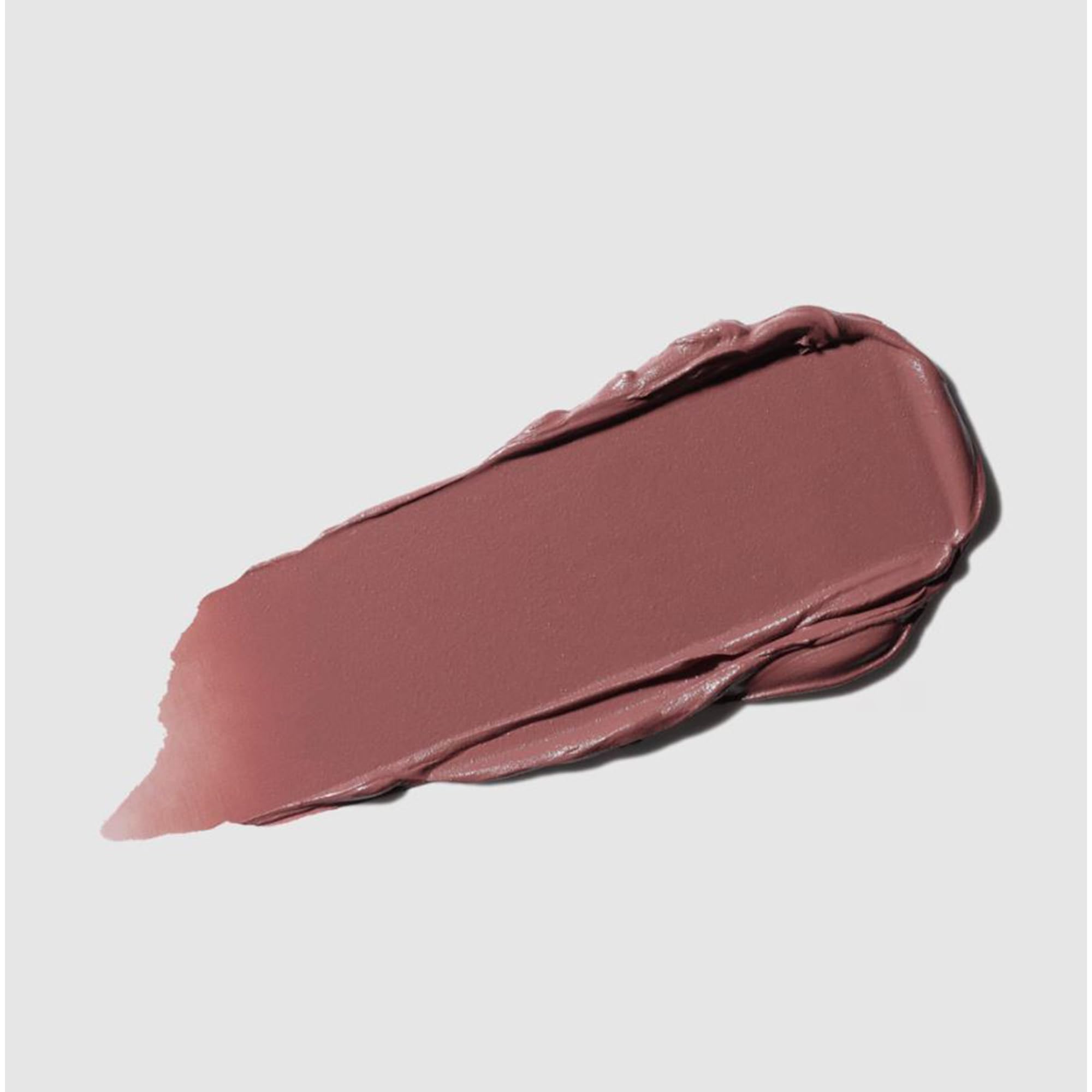 MAC Powder Kiss Velvet Blur Slim Stick swatch sur peau, révèle couleur modulable