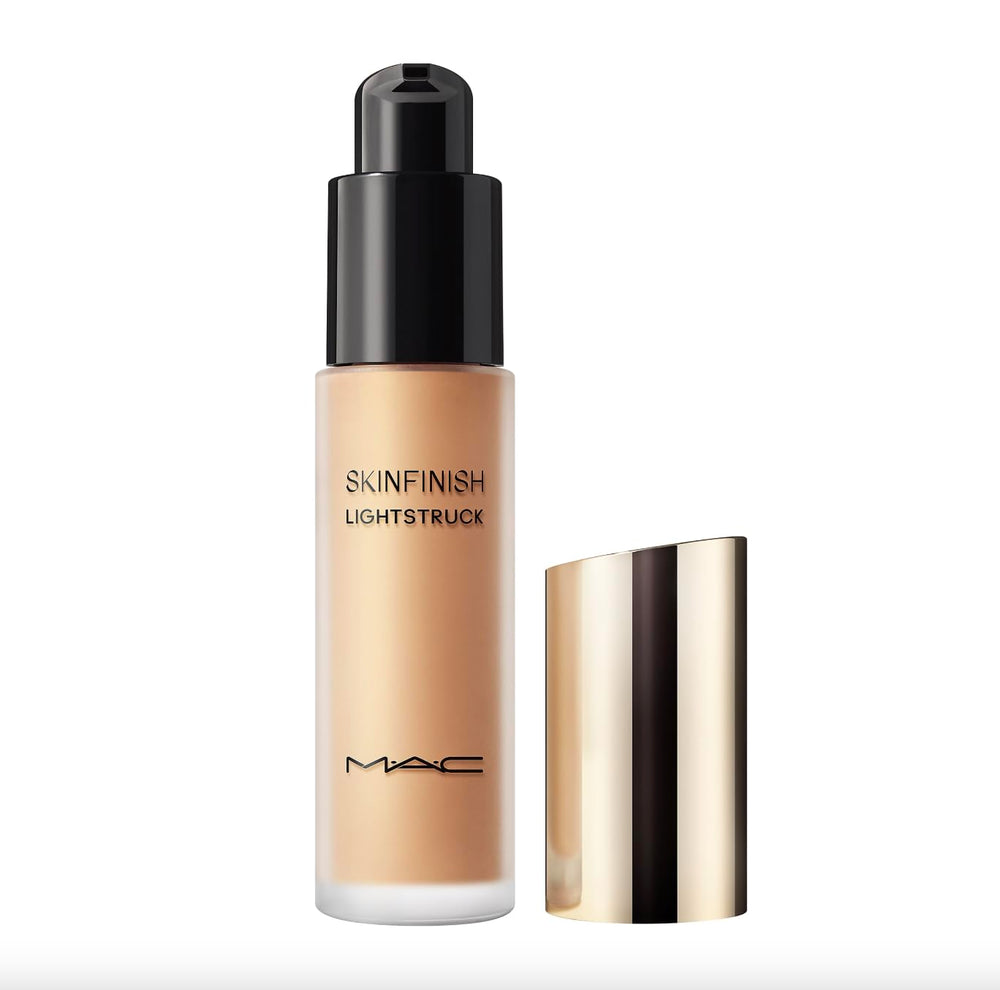 MAC Skinfinish Lightstruck Double Gleam dispenser pump enables quick, precise application.