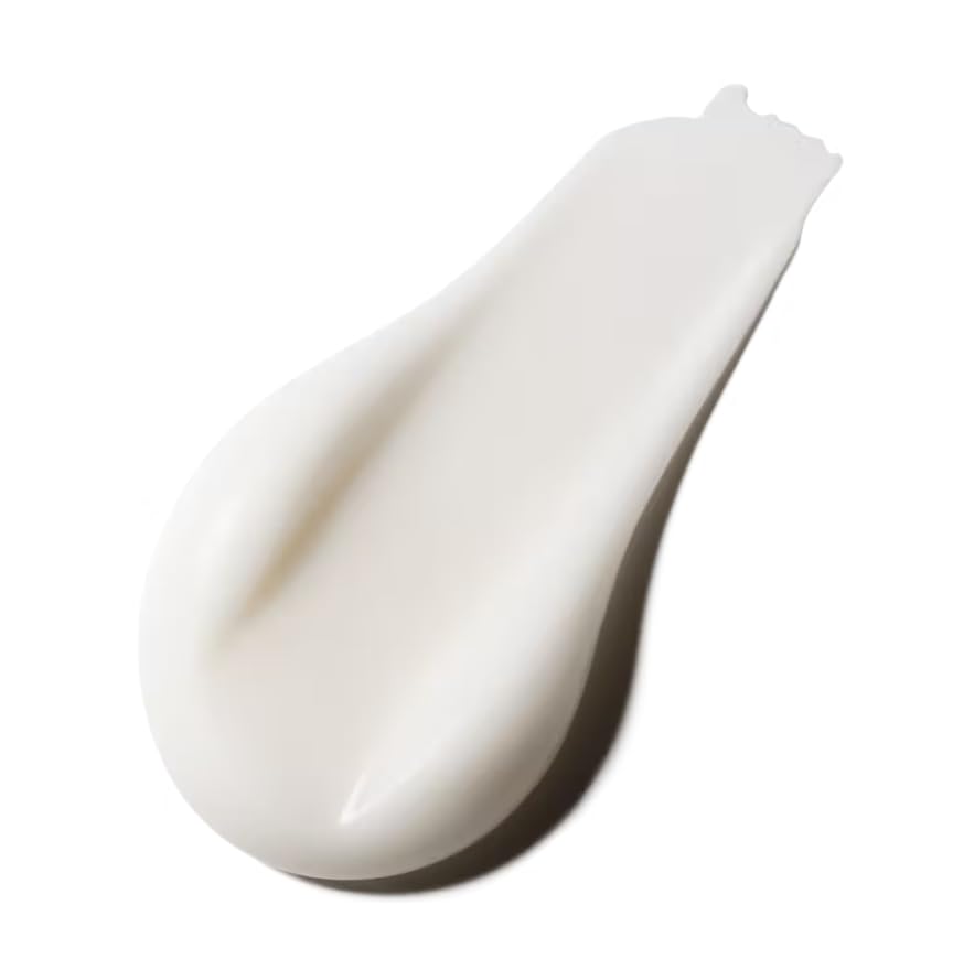 MAC Studio Fix Mattifine primer texture swatch highlights pores and extended wear.