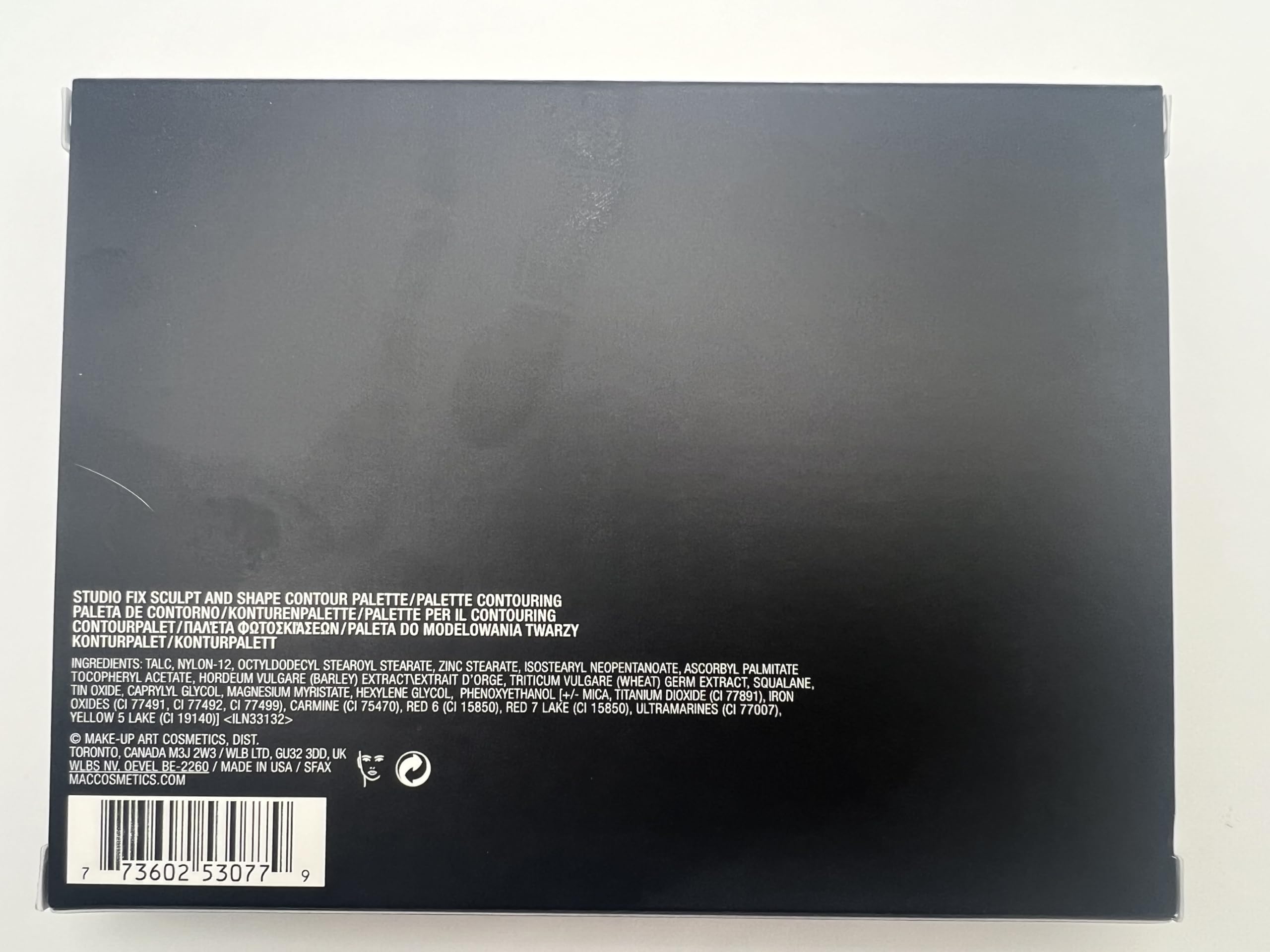 MAC Studio Fix Sculpt and Shape Contour Palette Light/Medium long-wearing formula helps maintain a polished look.
