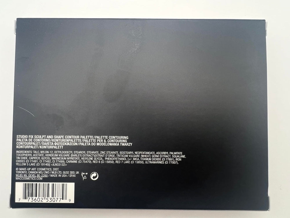MAC Studio Fix Sculpt and Shape Contour Palette Light/Medium long-wearing formula helps maintain a polished look.