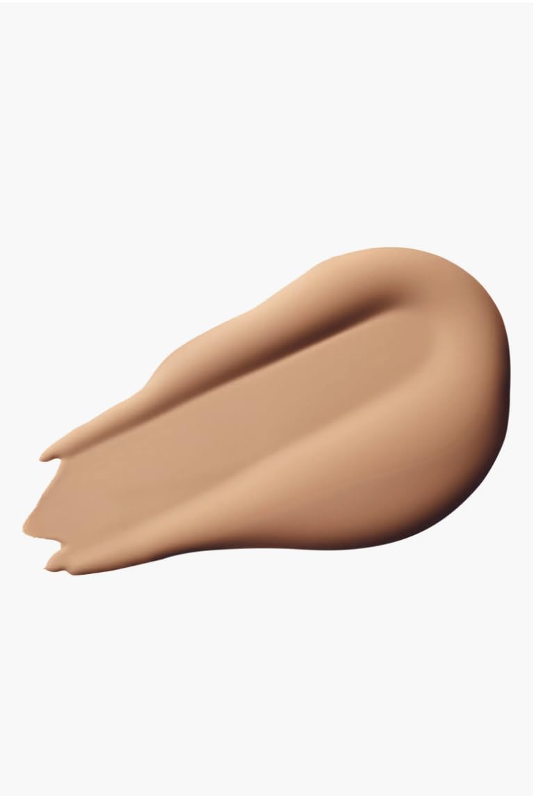 MAC Studio Radiance Serum-Powered Foundation pump demonstrates all-day hydrated, smooth coverage.