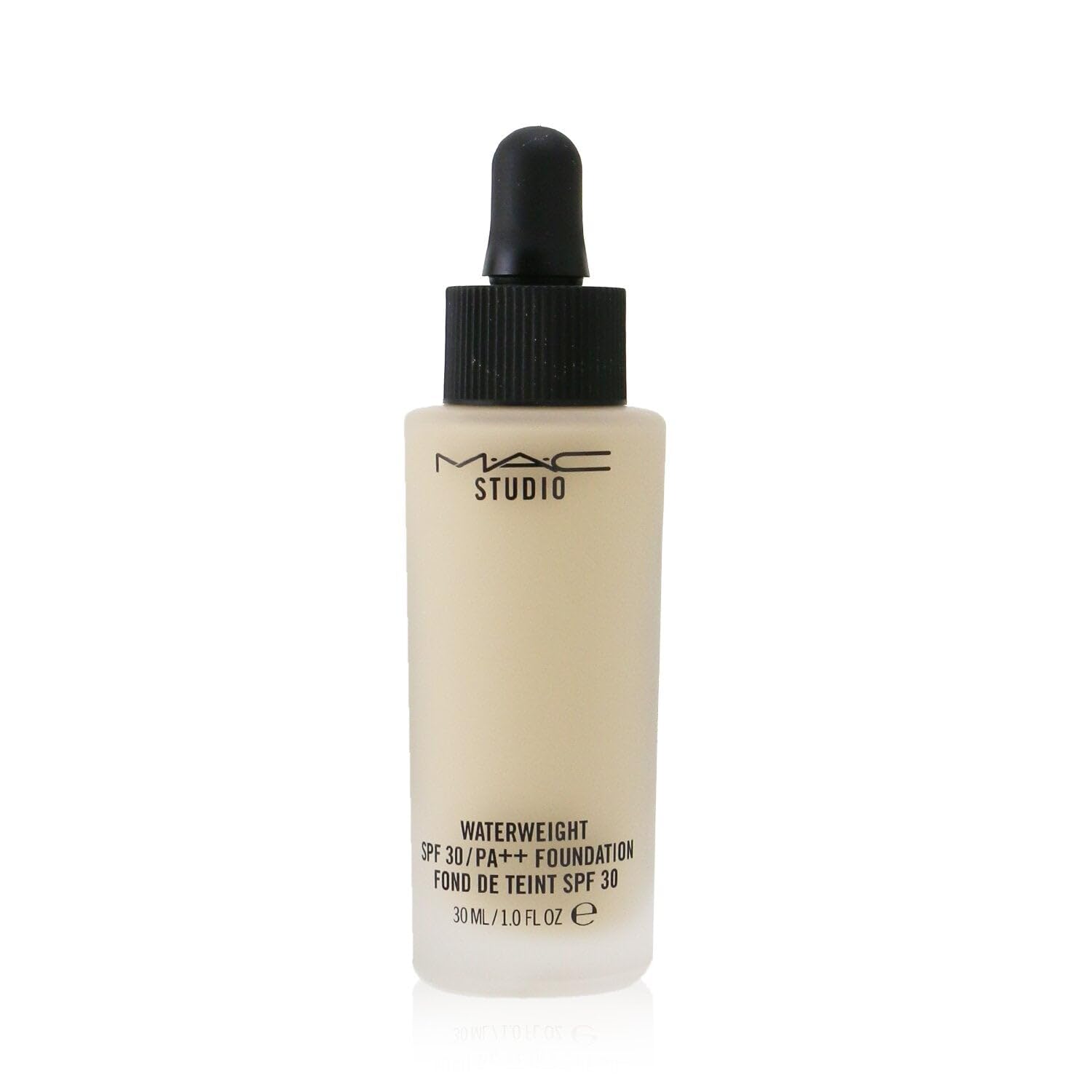 MAC Studio Waterweight Foundation NC42 pump in action enables easy blending.