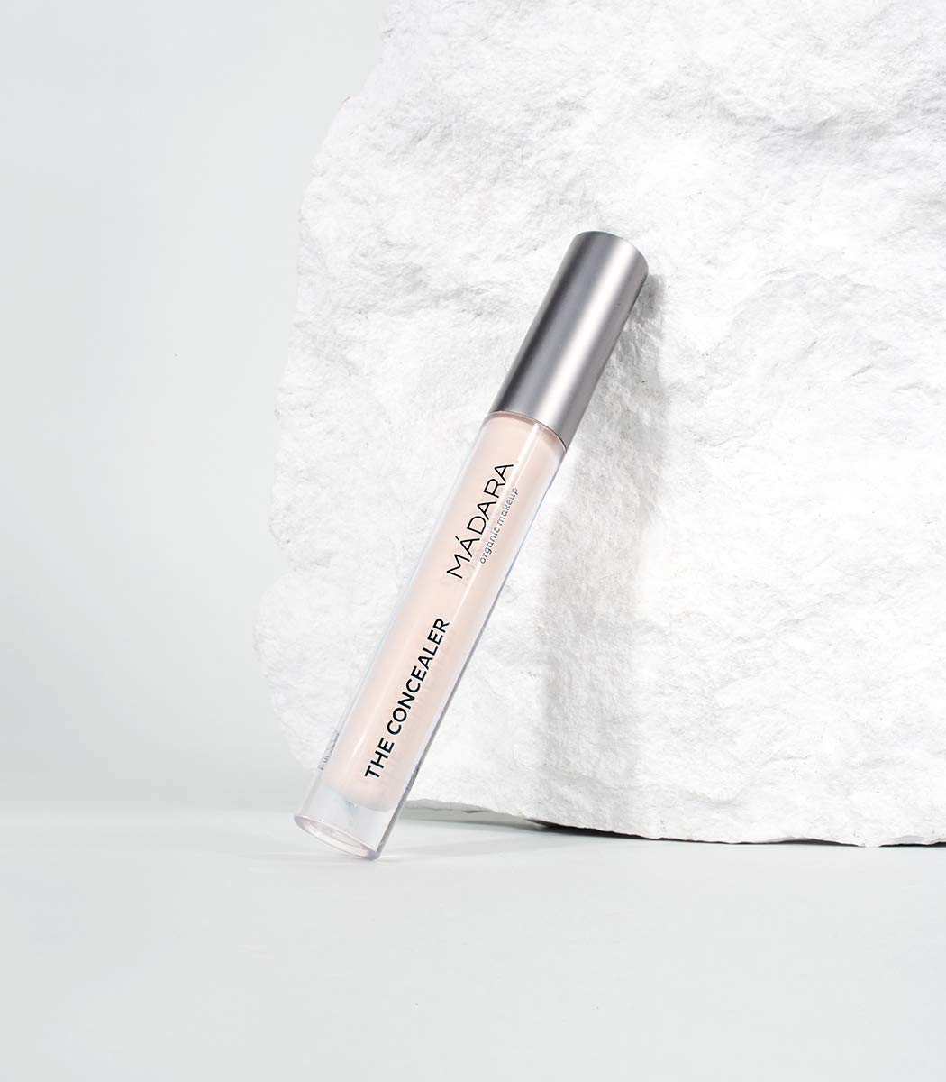 MADARA Under Eye Concealer Vanilla 15 hyaluronic acid signals hydration for a refreshed eye area.
