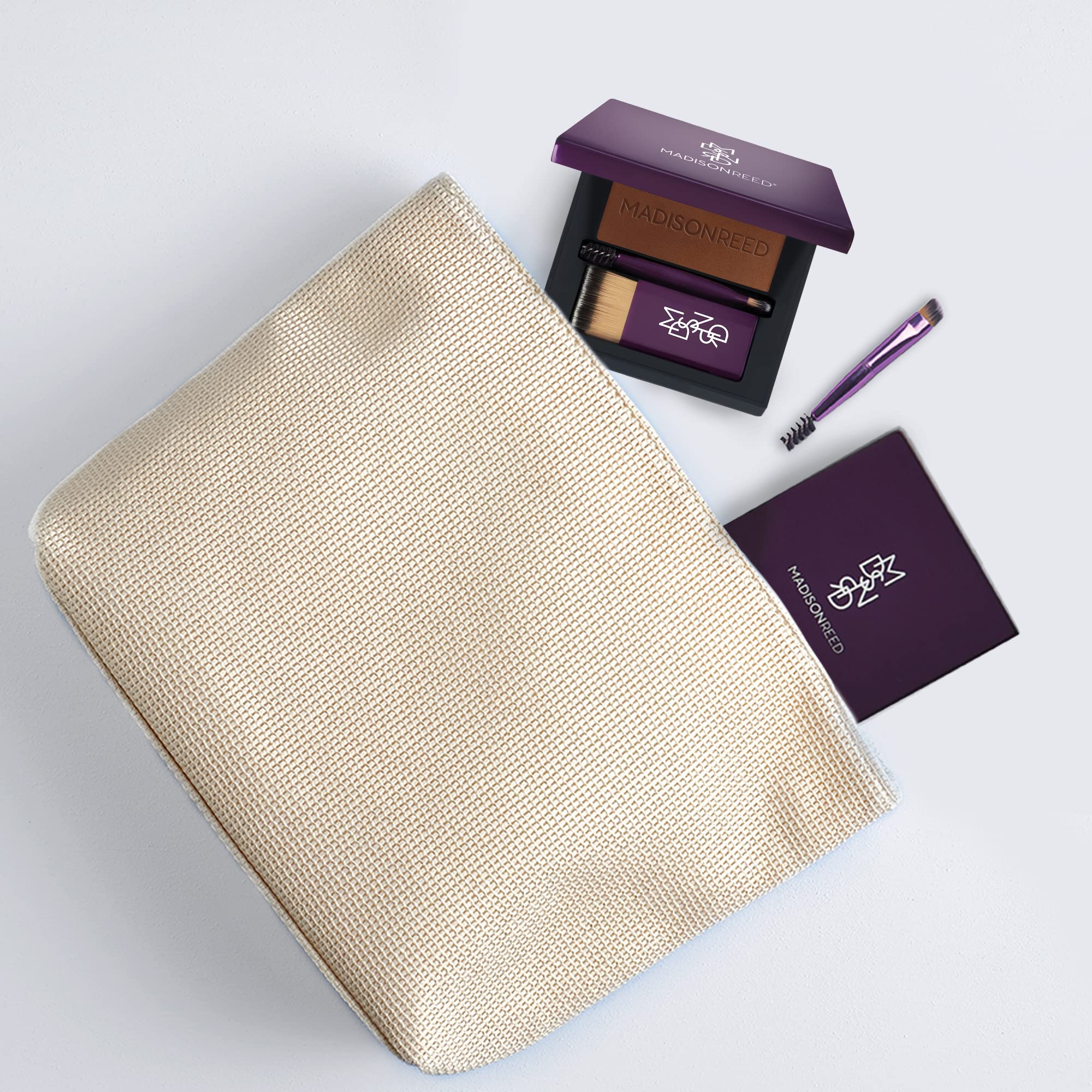 Ginseng root extract supports hair vitality in the blend.