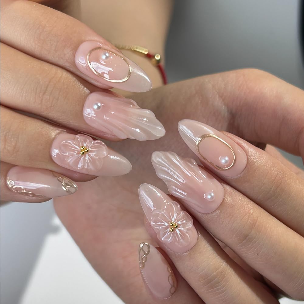 MAGLFELL double‑sided nail file for precise shaping and prep.