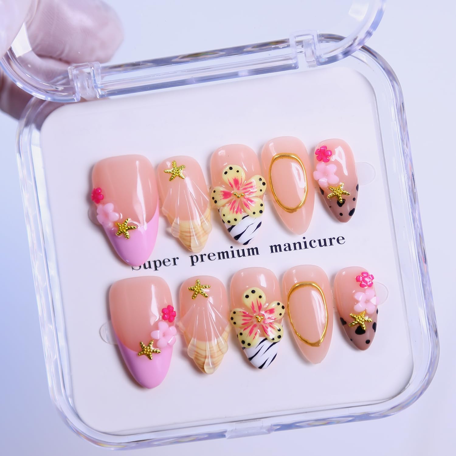 MAGLFELL nail set in packaging with swatches for easy at-home manicure.