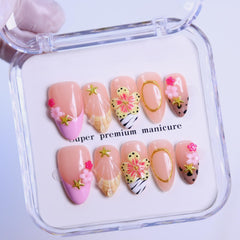 MAGLFELL nail set in packaging with swatches for easy at-home manicure.