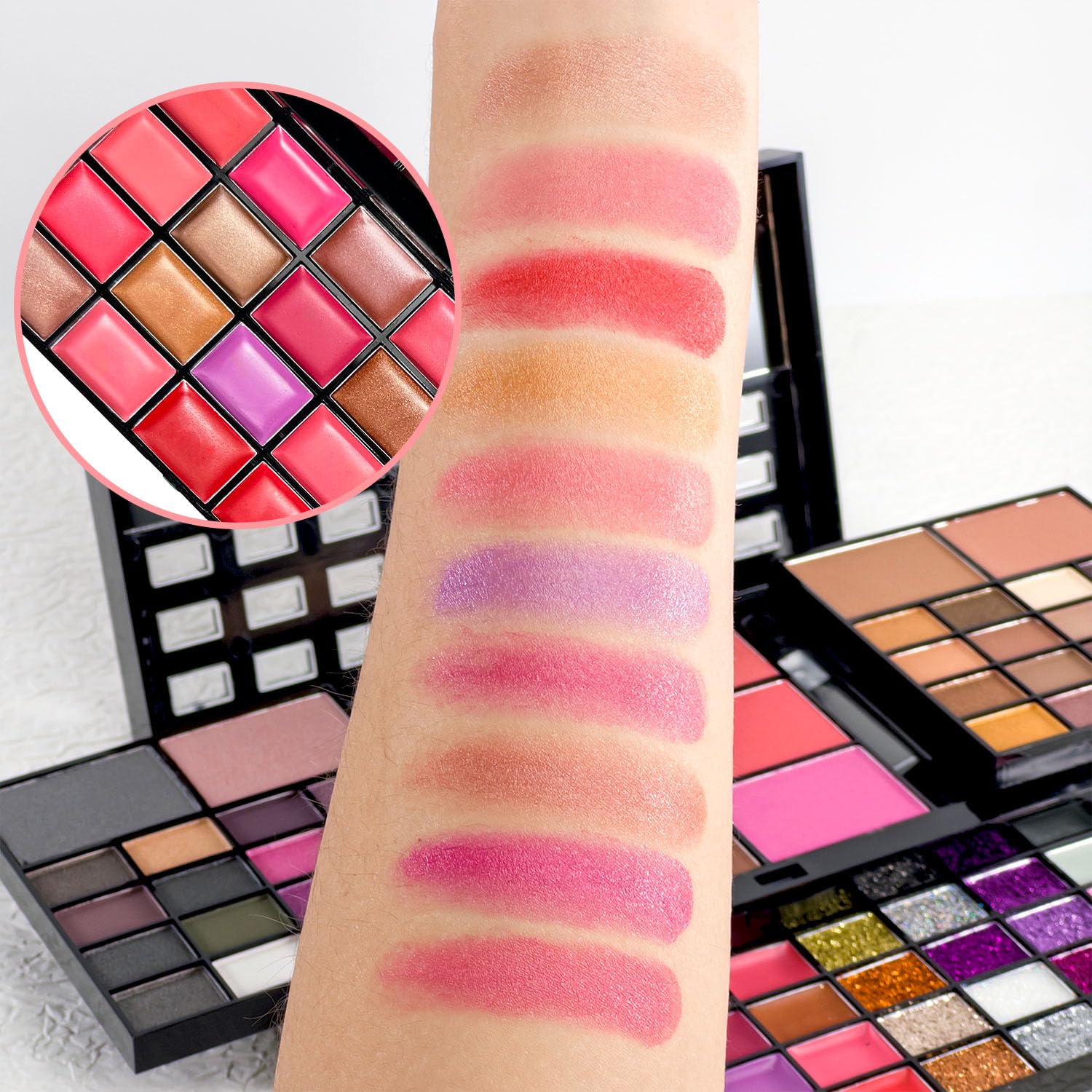 MAIRA compact all-in-one design suitable for travel and on-the-go touch-ups
