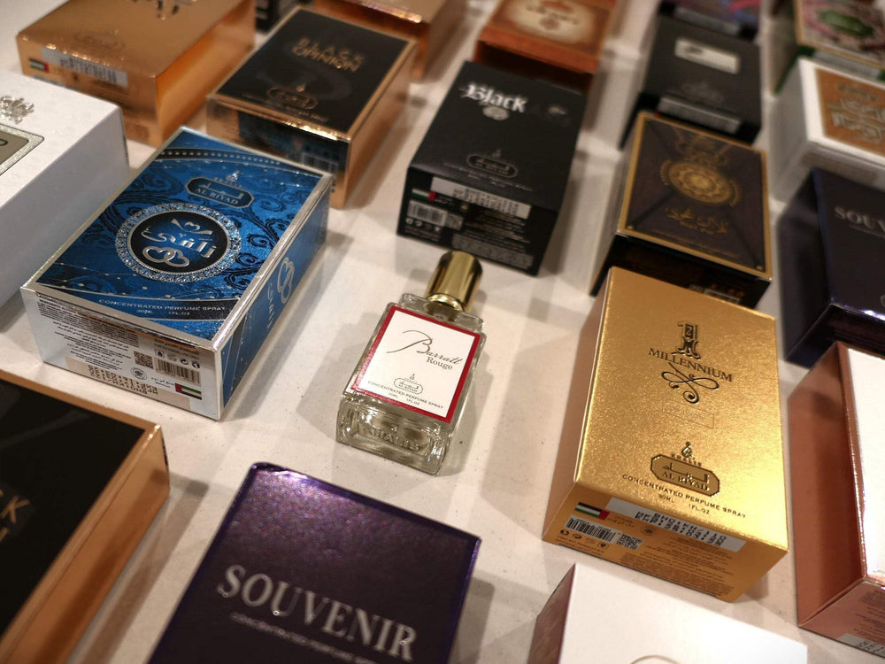 Outer box display with product name and notes emphasizes fragrance character.
