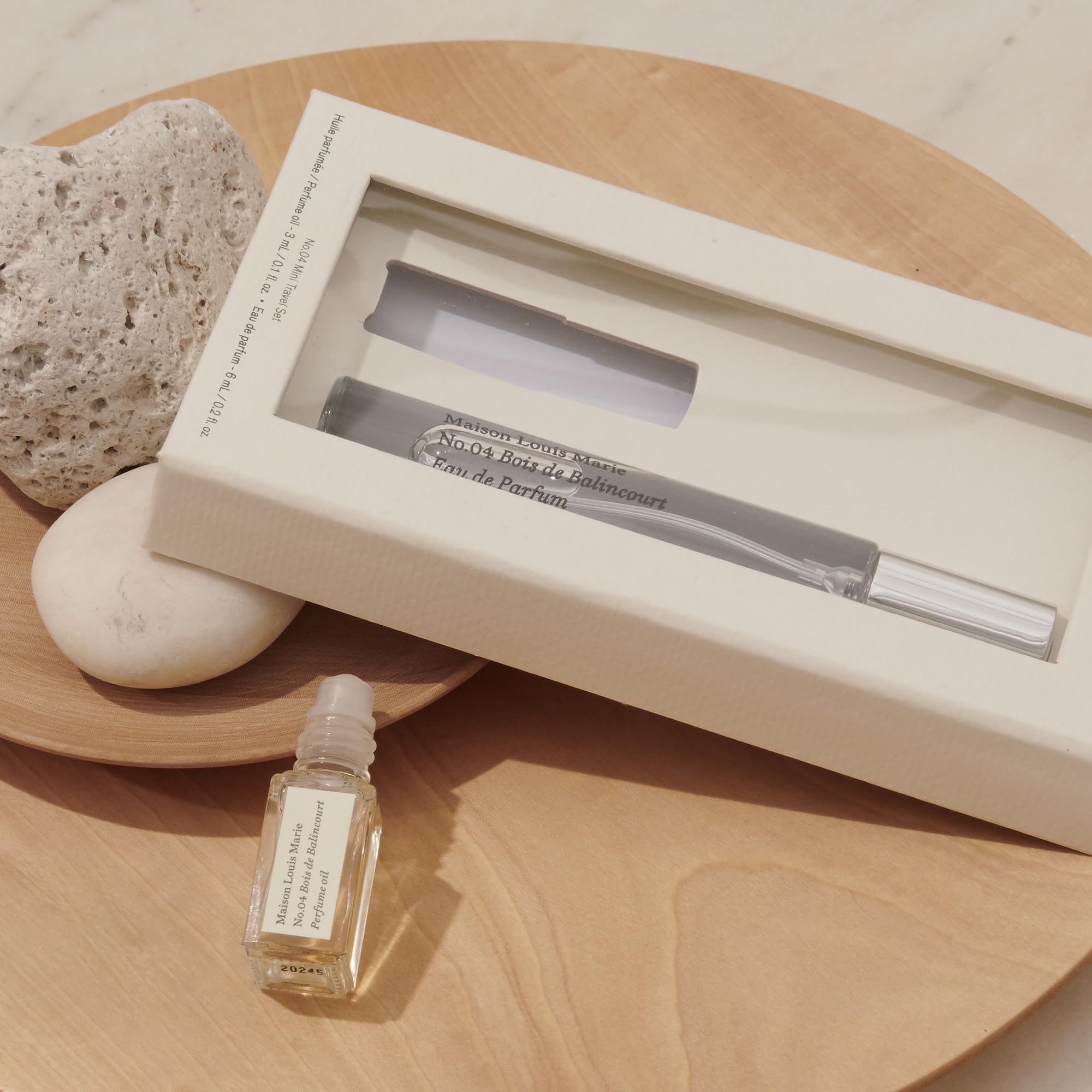 No.04 Balincourt travel set packaging, premium clean beauty kit.