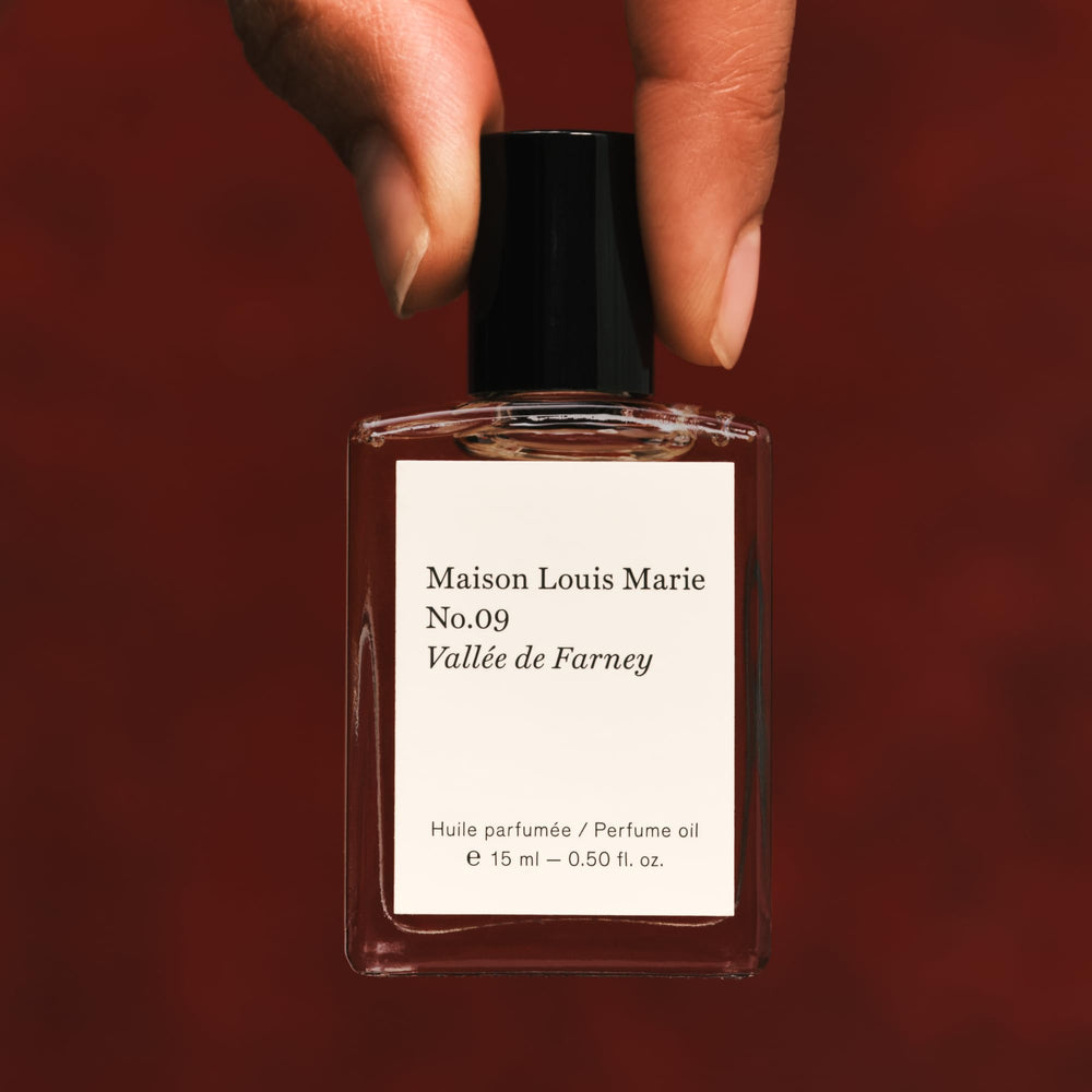 Maison Louis Marie No.09 fragrance diffusion illustrates citrus woody profile