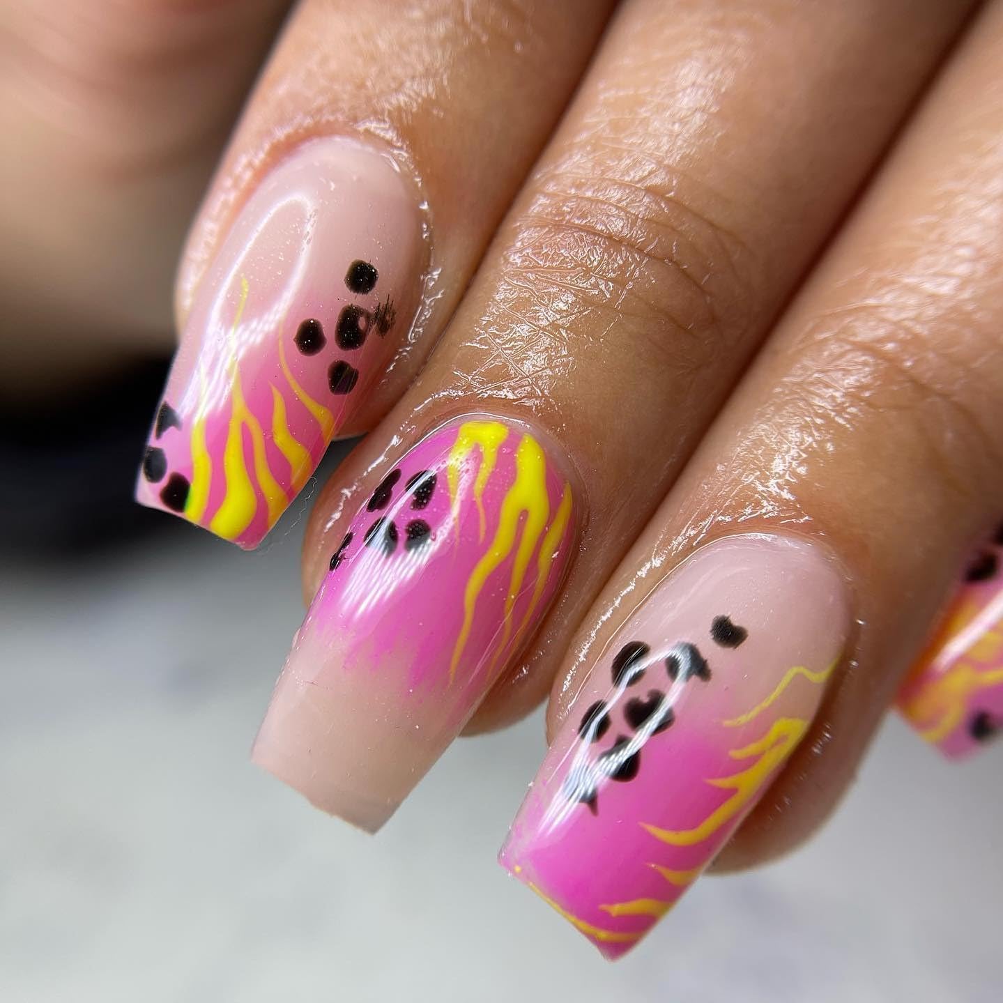 Makartt nail strength base creates a solid foundation and reduces breakage.