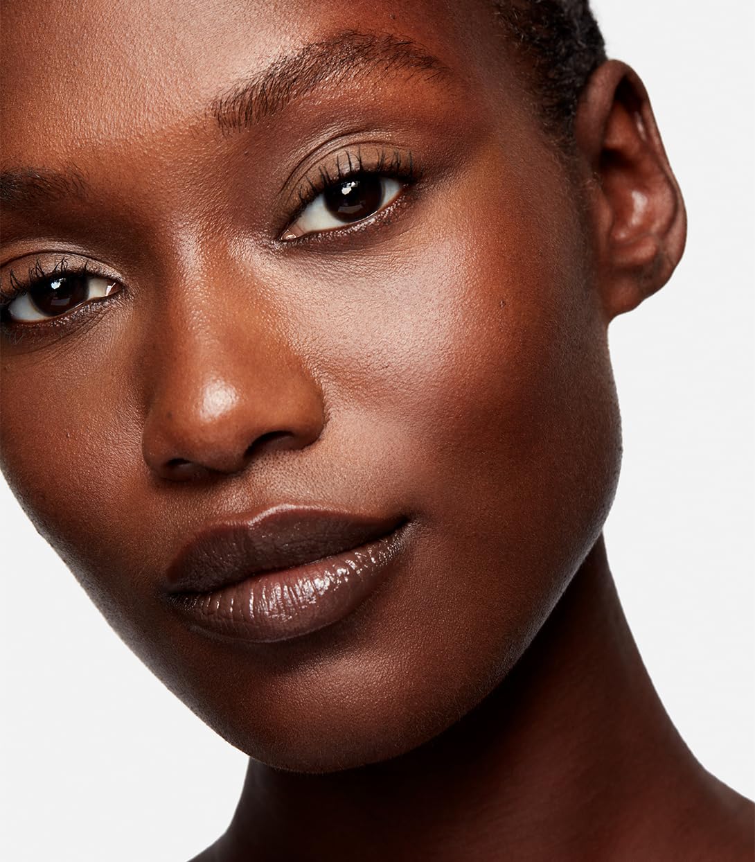The formula contains ceramides to support skin barrier during wear