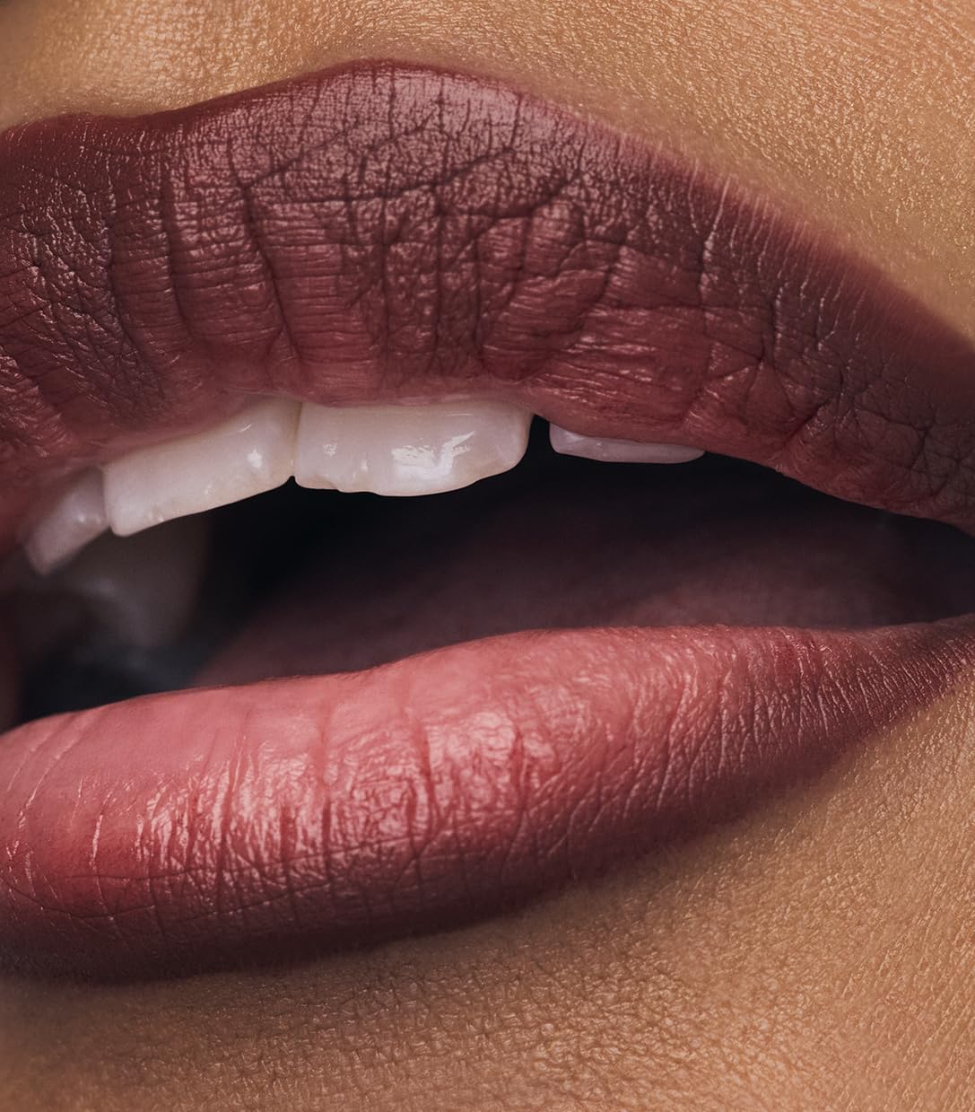 Momentum built-in sharpener for precise lip shaping with MAKE.