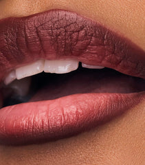 Momentum built-in sharpener for precise lip shaping with MAKE.