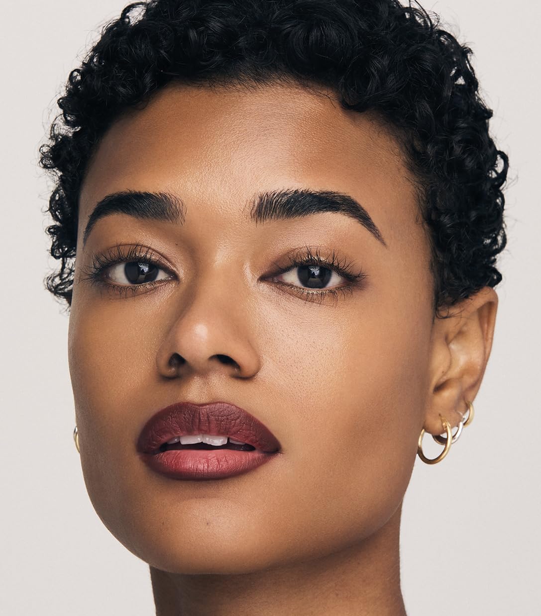 Momentum velvet-matte finish delivering luxurious lip definition and color depth.
