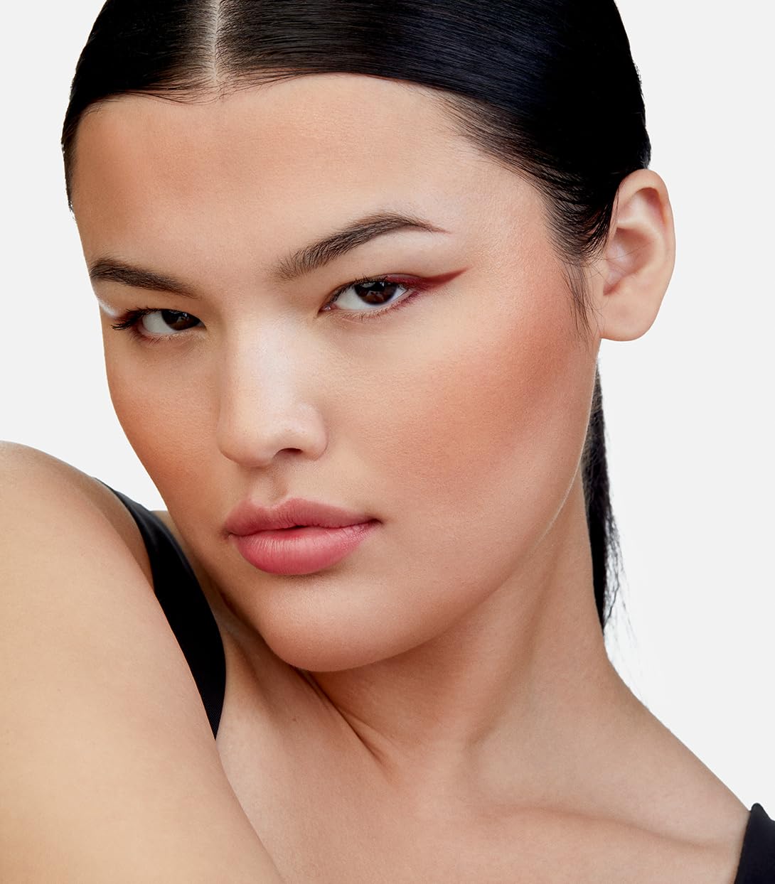 MAKE Beauty Hyaluronic acid and ceramides hydrate while color builds for comfortable wear