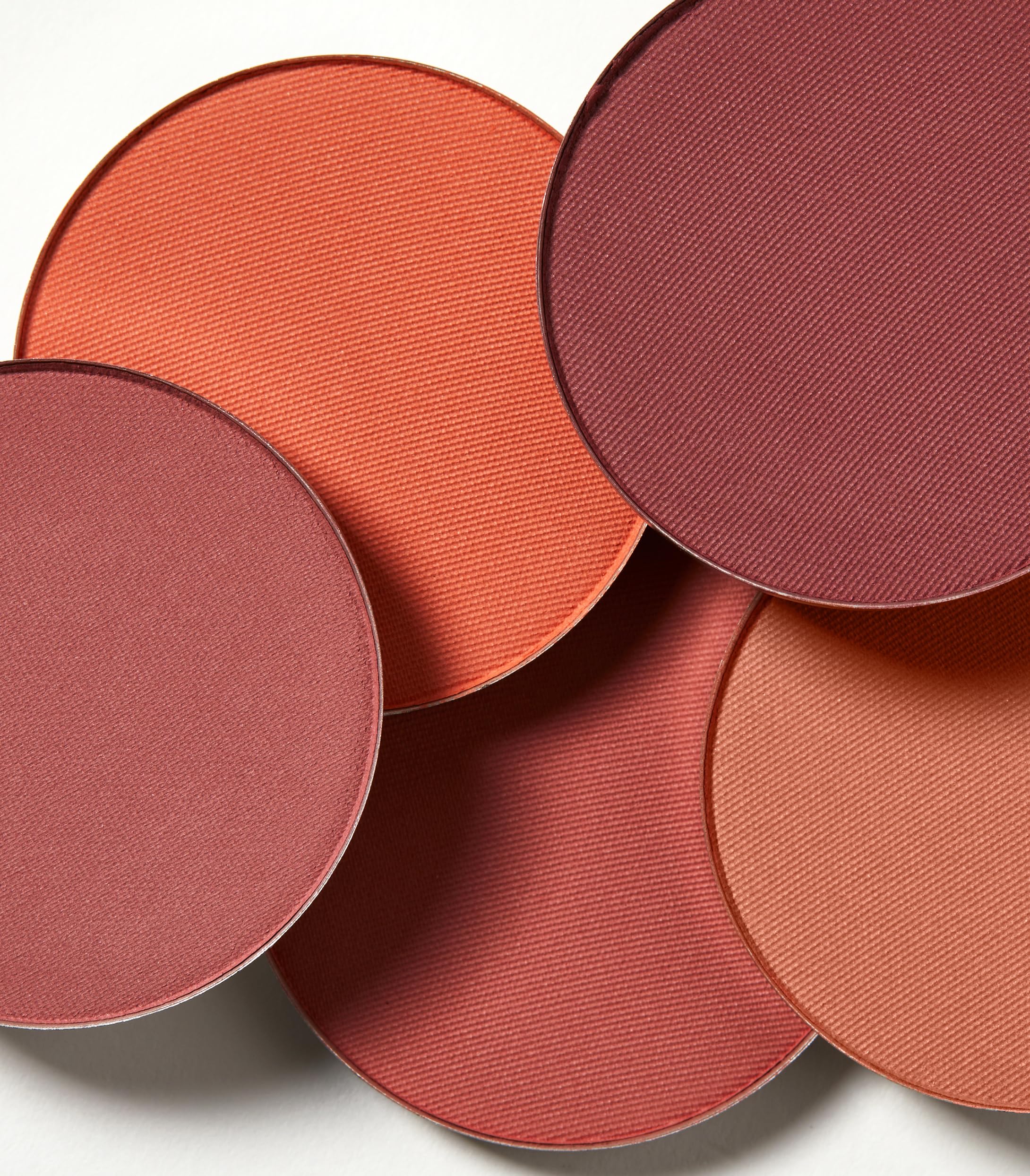 Travel-friendly MAKE Beauty Skin Mimetic Blush compact designed for on-the-go touch-ups