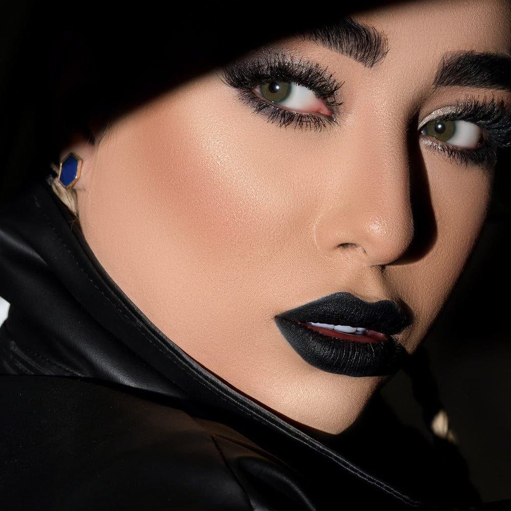 MAKI YIKA lipstick application wand delivers precise, even coverage