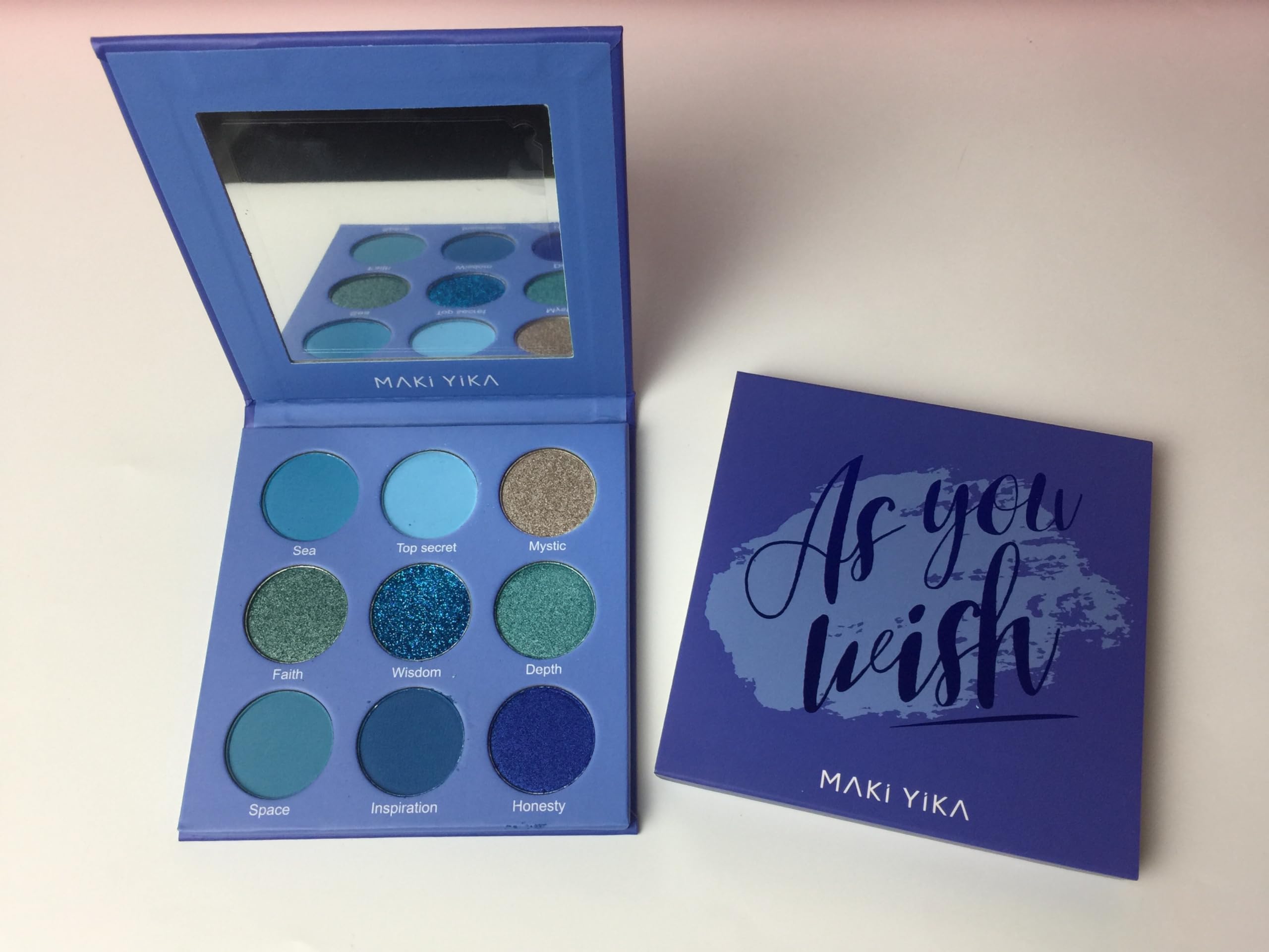 MAKI YIKA blue eyeshadow palette long wear stays vibrant