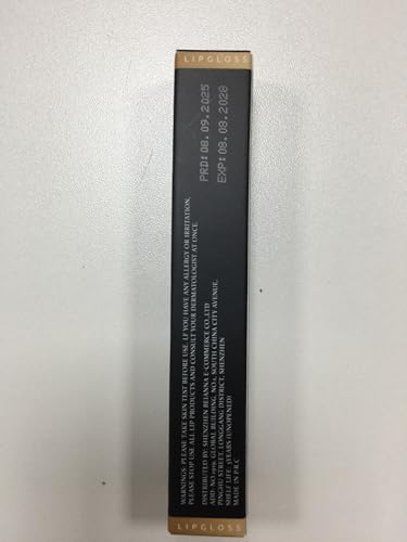 MAKI YIKA Lipstick application on lips demonstrates smooth glide