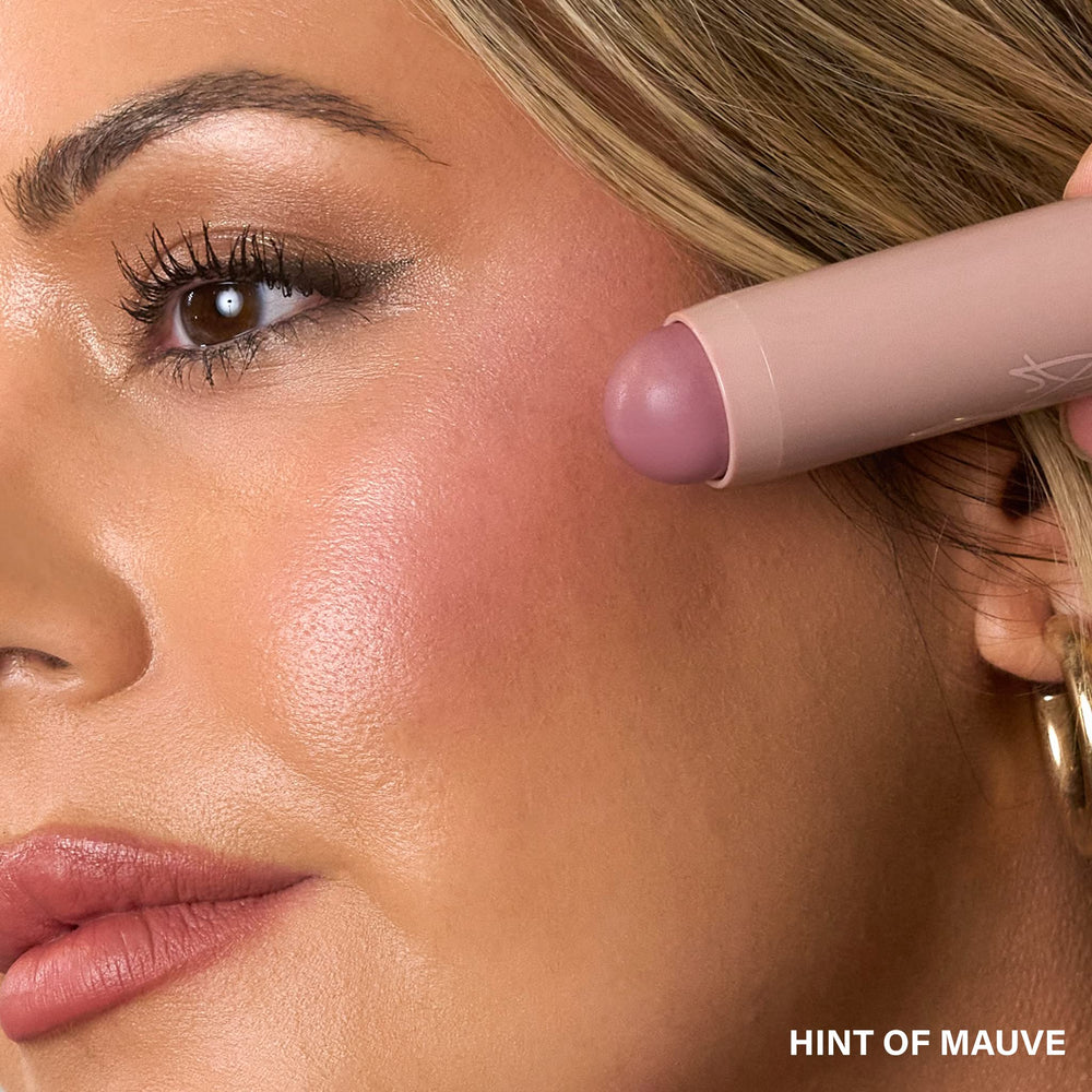 Mally Beauty No Brush Needed application for instant luminous look.