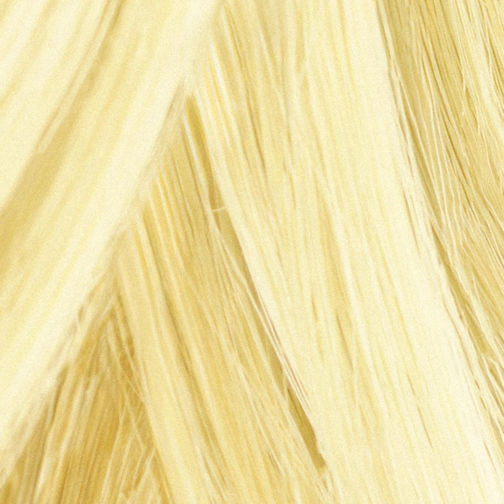 MANE Hair Thickening Fiber Spray Blond 200ml label close-up blends with light hair shade