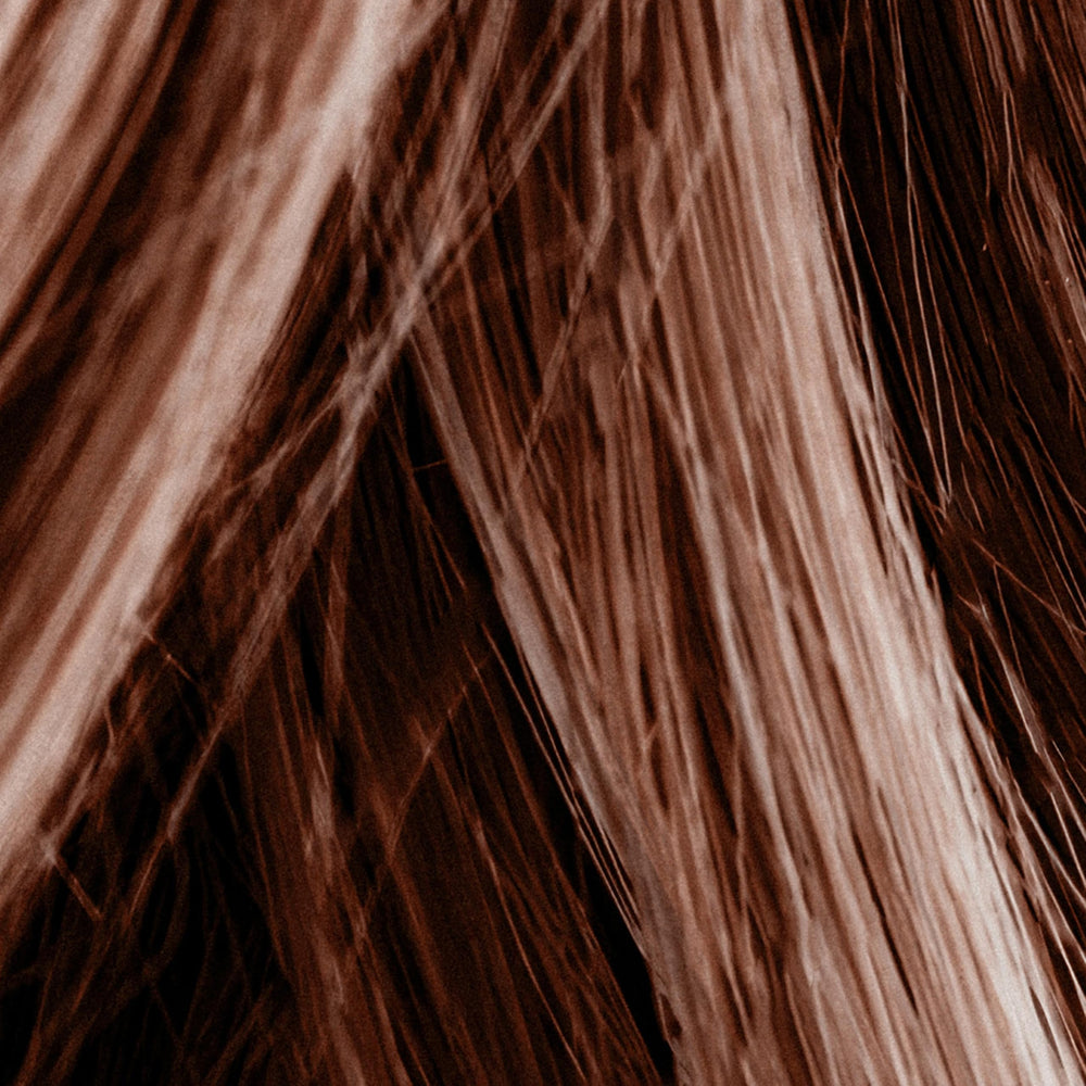MANE Hair Thickening Fiber Spray mist application demonstrates quick, even coverage