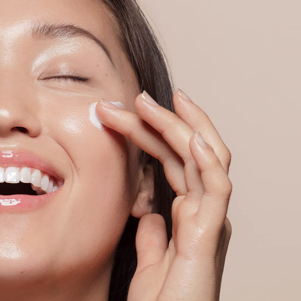 ma:nyo Bifida Biome Eye Cream ingredients close-up featuring Bifida Biome.
