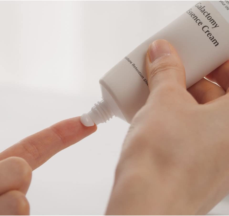 Manyo Galactomy Essence Cream texture close-up highlights smooth absorption.