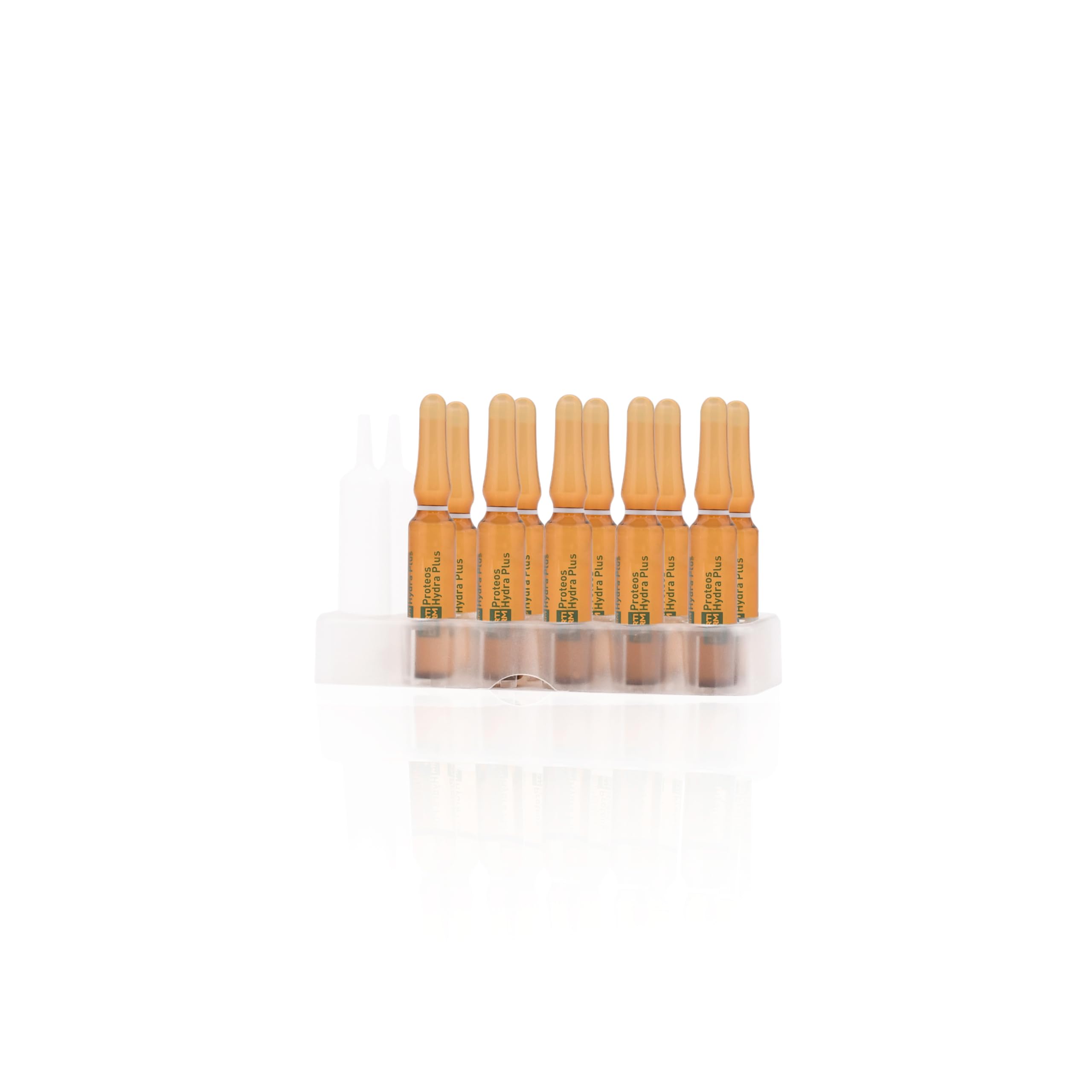 Applying Martiderm Proteoglicanos ampoules to refresh skin and restore moisture.