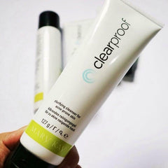 Mary Kay Clear Proof Clarifying Cleansing Gel foaming lather supports gentle cleansing.