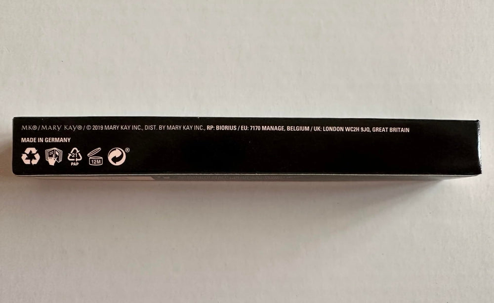 Mary Kay Signature Brow Liner Blonde packaging-closeup for portable storage.