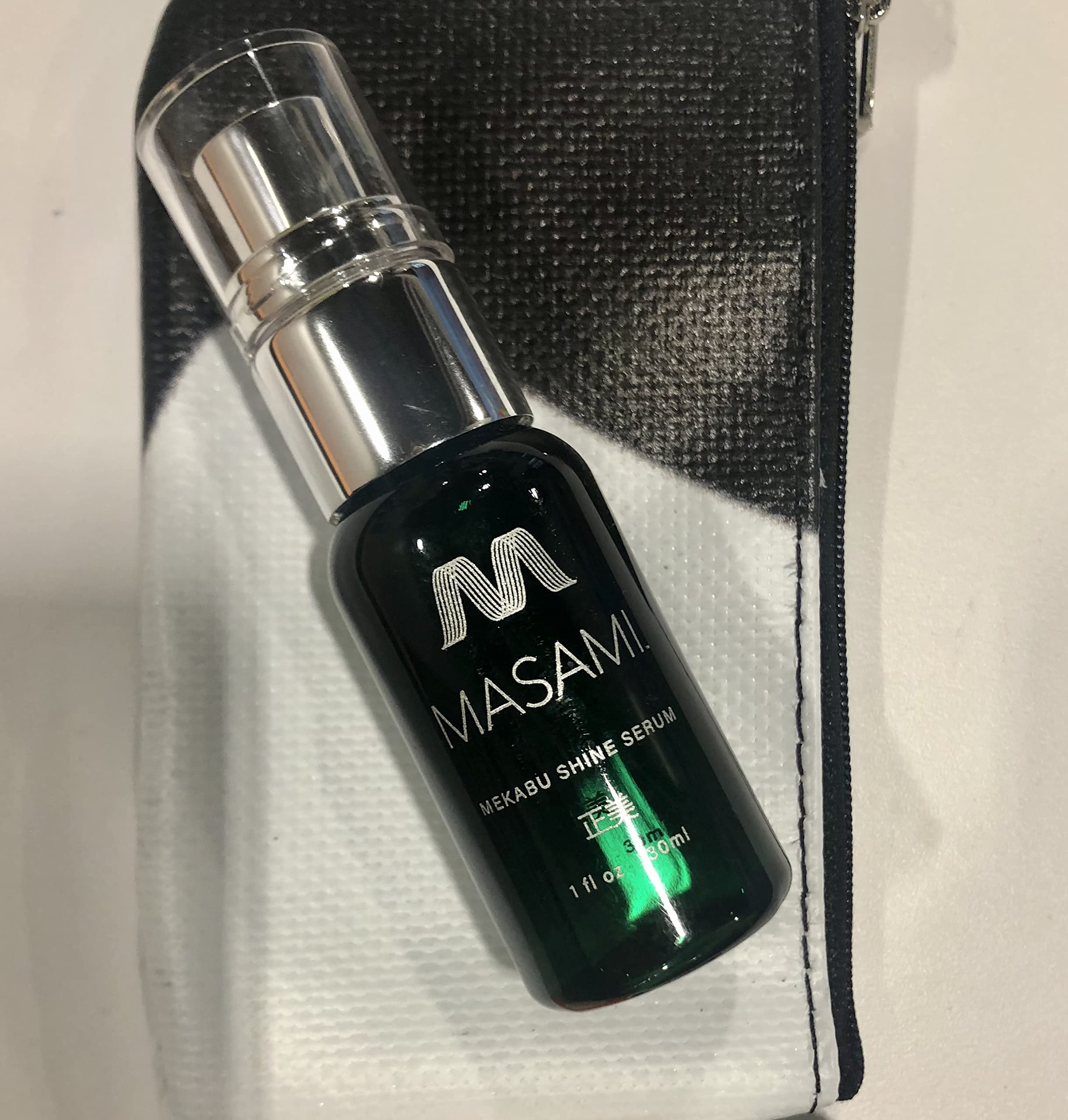Masami Mekabu Hydrating Shine Serum application on damp hair for frizz control.