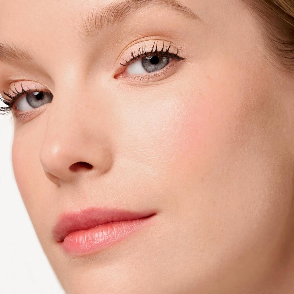 MAVALA Glacier Blue lashes after applying mascara with defined, even coating.
