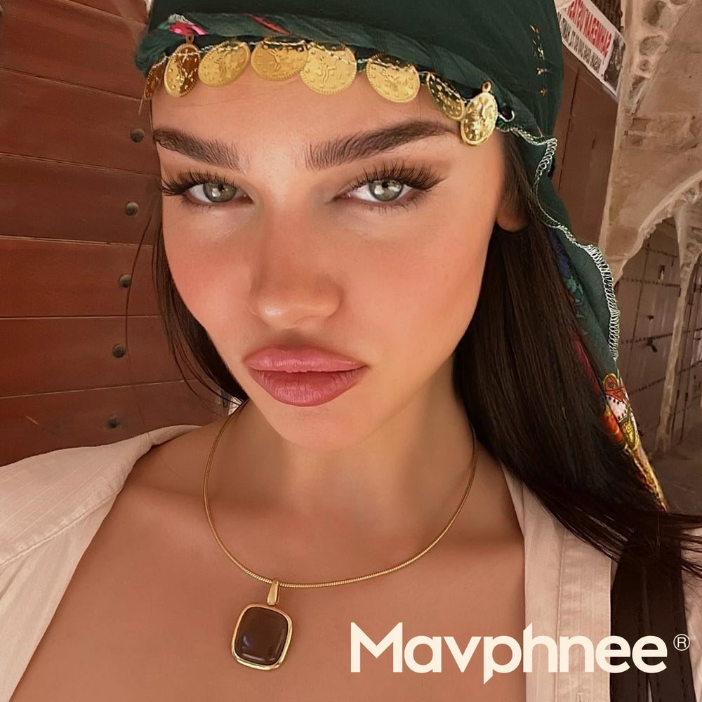 Mavphnee brown lash clusters applied to eye for natural enhancement