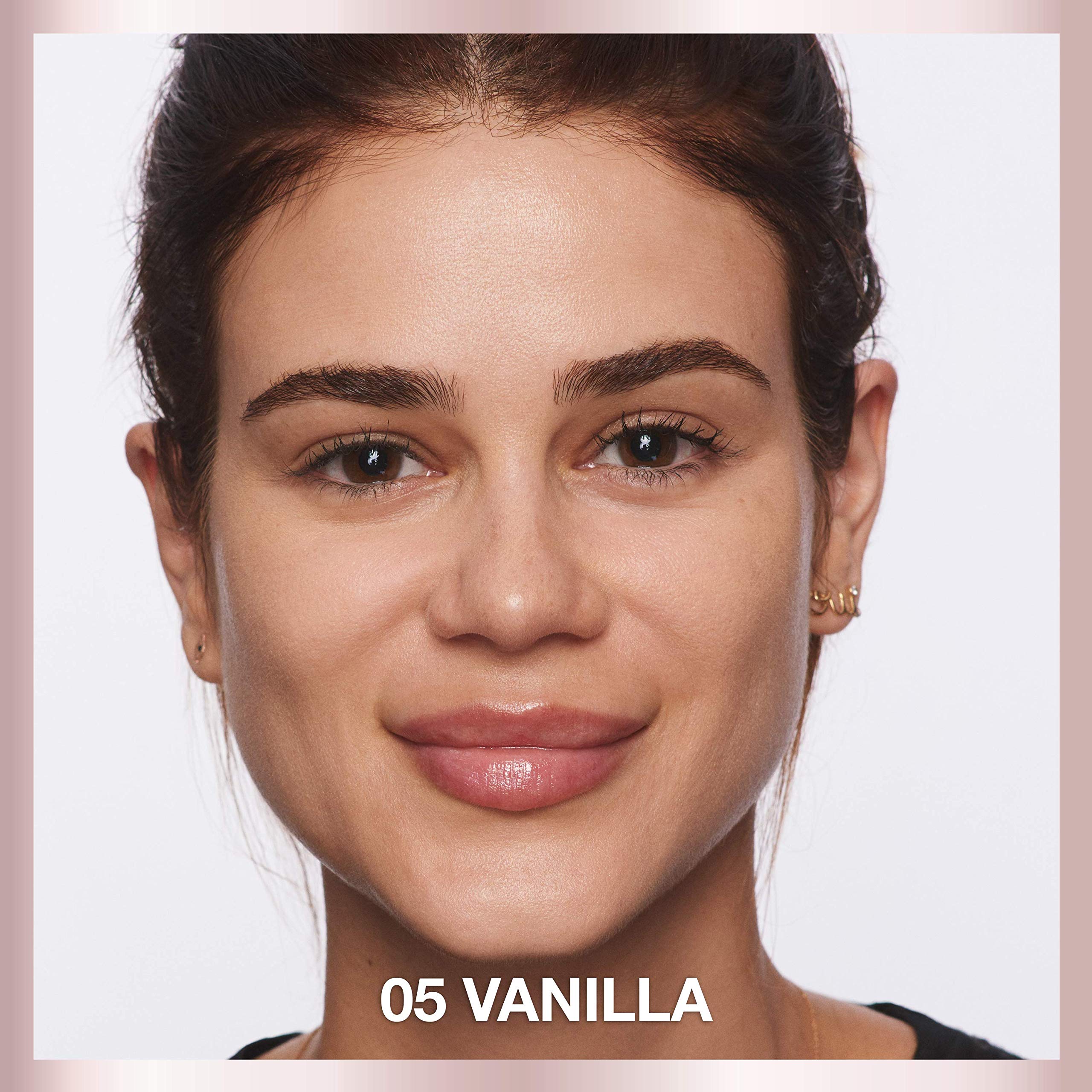 Skin glow highlights the hydrating formula for day-long wear.