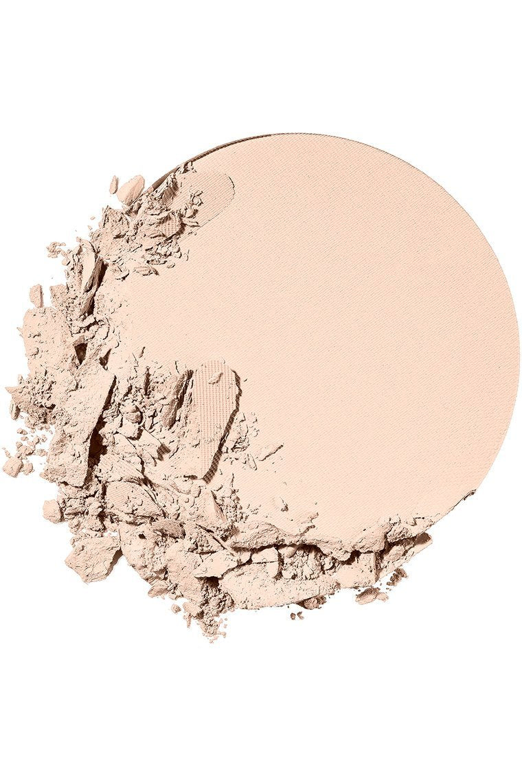Maybelline Fit Me compact closed showcases portable, travel-friendly packaging
